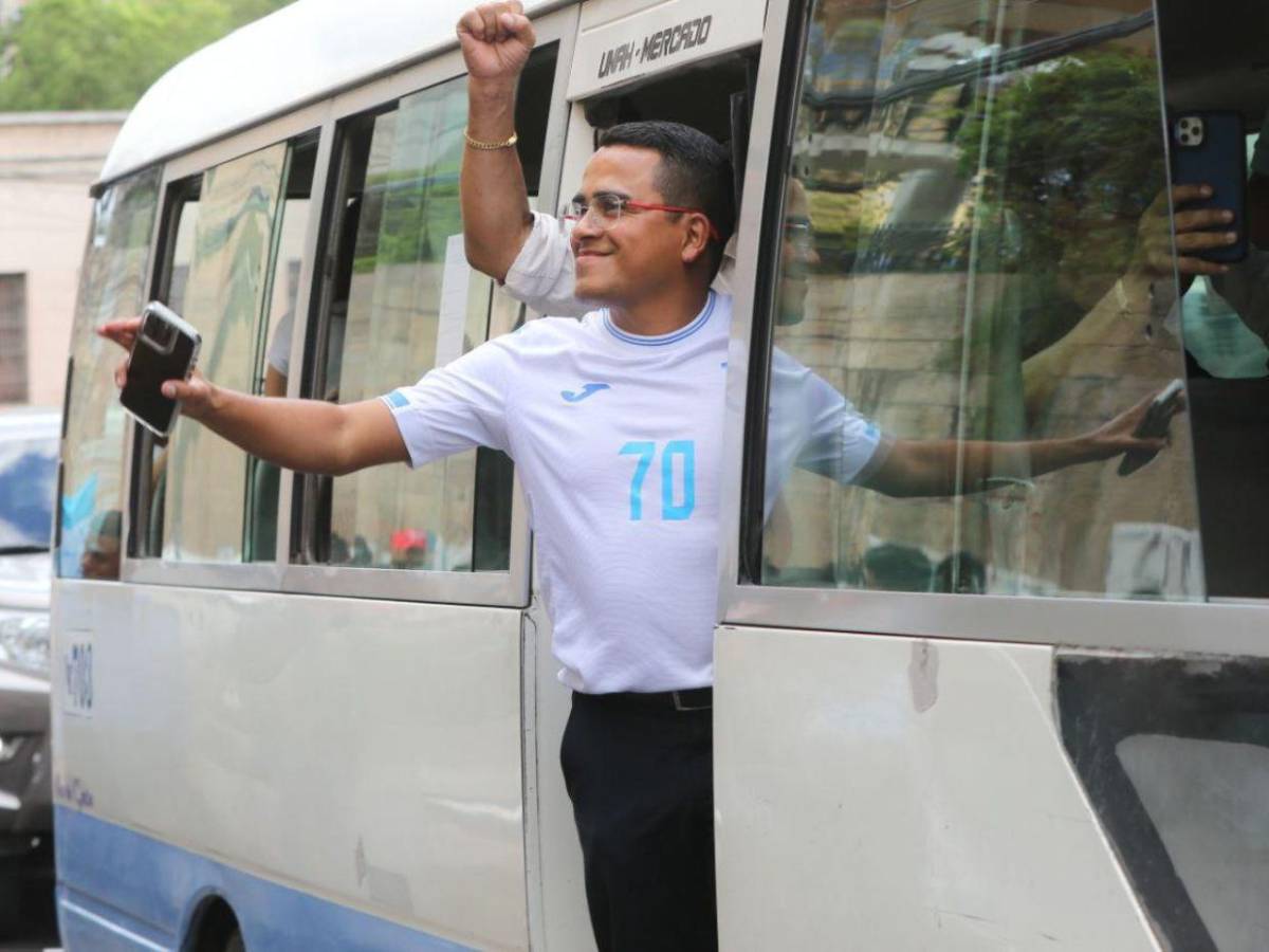 Peleando ruta por Honduras: a bordo de la Cálixneta llegaron liberales al Congreso