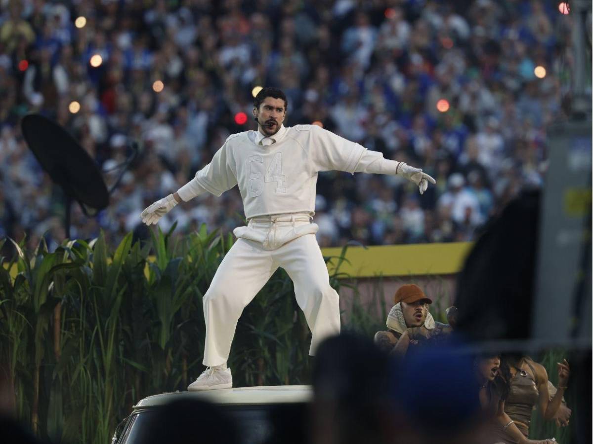 ¿Cuánto ganaron los arbustos que acompañaron a Bad Bunny en el Super Bowl?