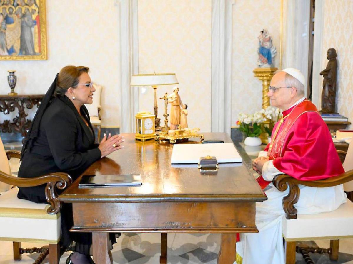 ¿Qué regalos intercambiaron la presidenta Xiomara Castro y el papa León XIV?