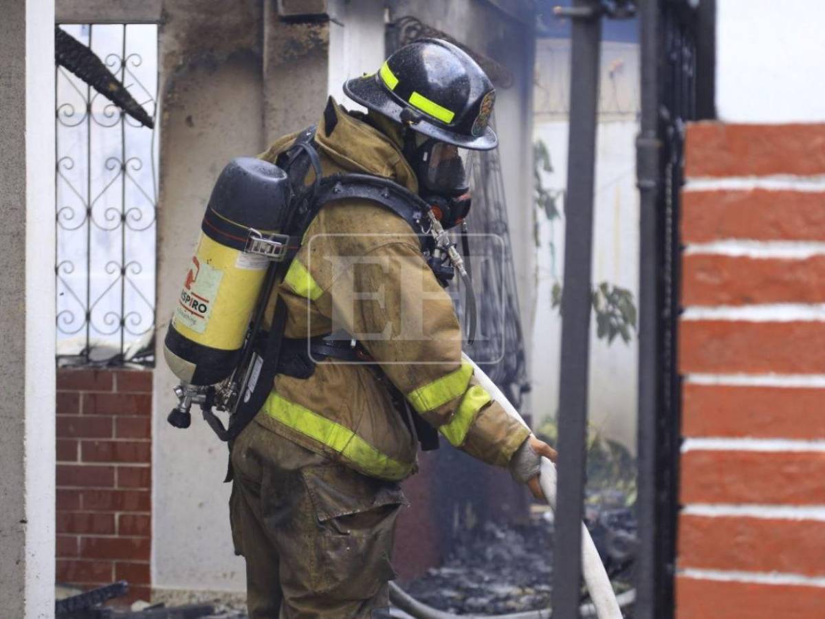 En cenizas: así quedó una casa en San Pedro Sula tras voraz incendio