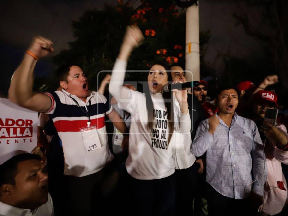 Con banderas y la presencia de Iroshka Elvir, liberales salen a las calles a pedir voto por voto