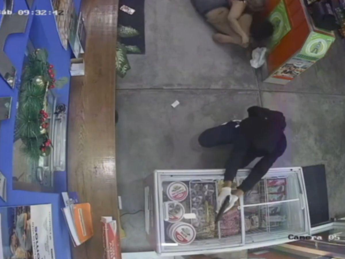 Encapuchados y armados: así fue el asalto frustrado en el Supermercado Queyma de La Ceiba