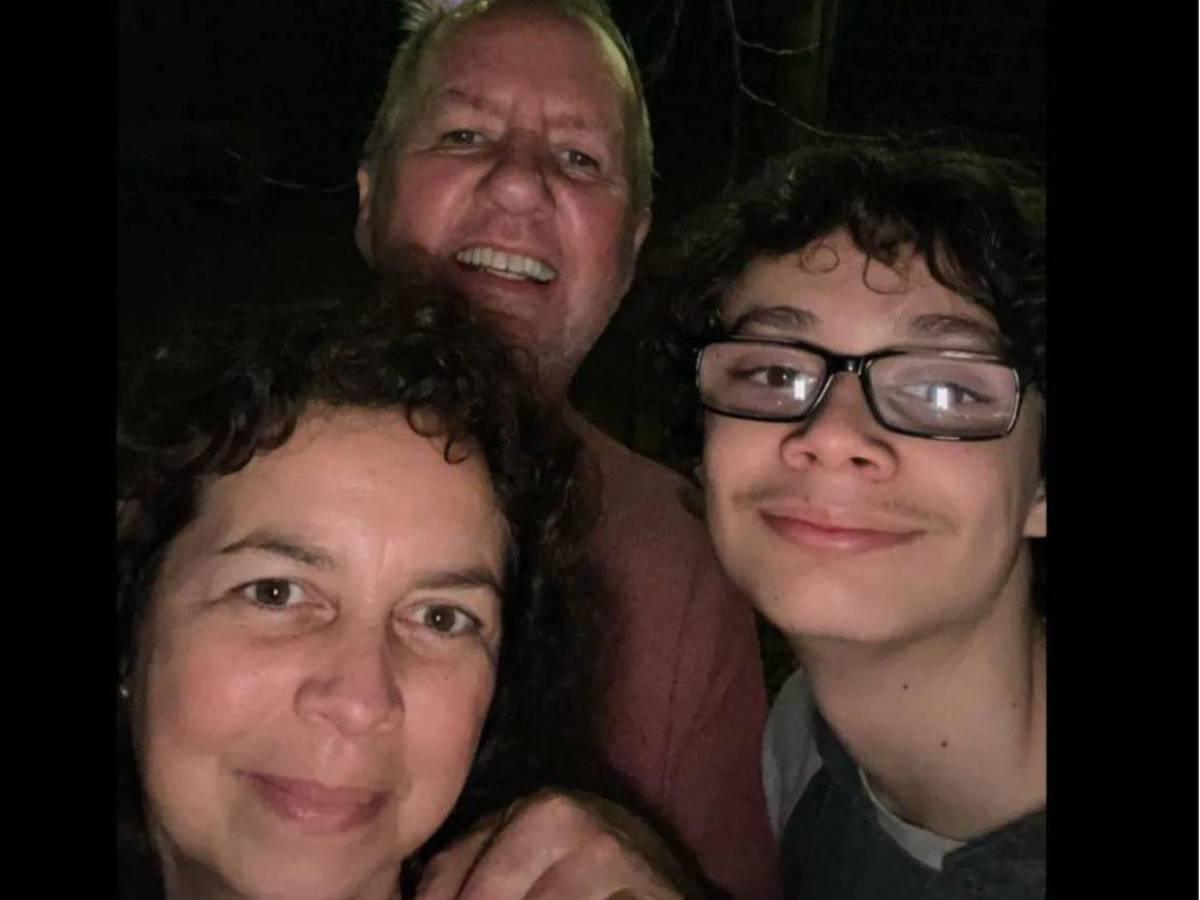 Madre fue asesinada por su propio hijo mientras su esposo observaba en Tennessee; ambos la incineraron