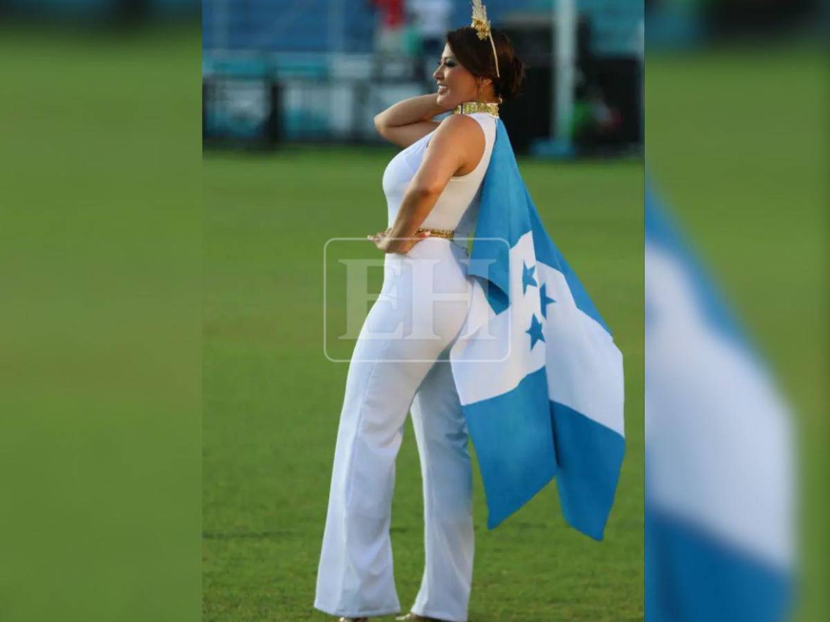 Siempre sorprende: los trajes que ha lucido Milagro Flores en los desfiles patrios en los últimos años