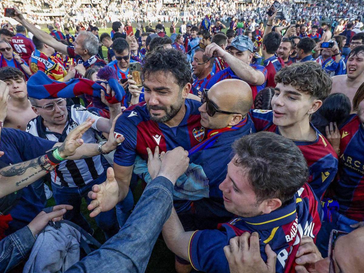 Un ganador del Balón de Oro jugó aquí: Levante, el equipo interesado en Kervin Arriaga