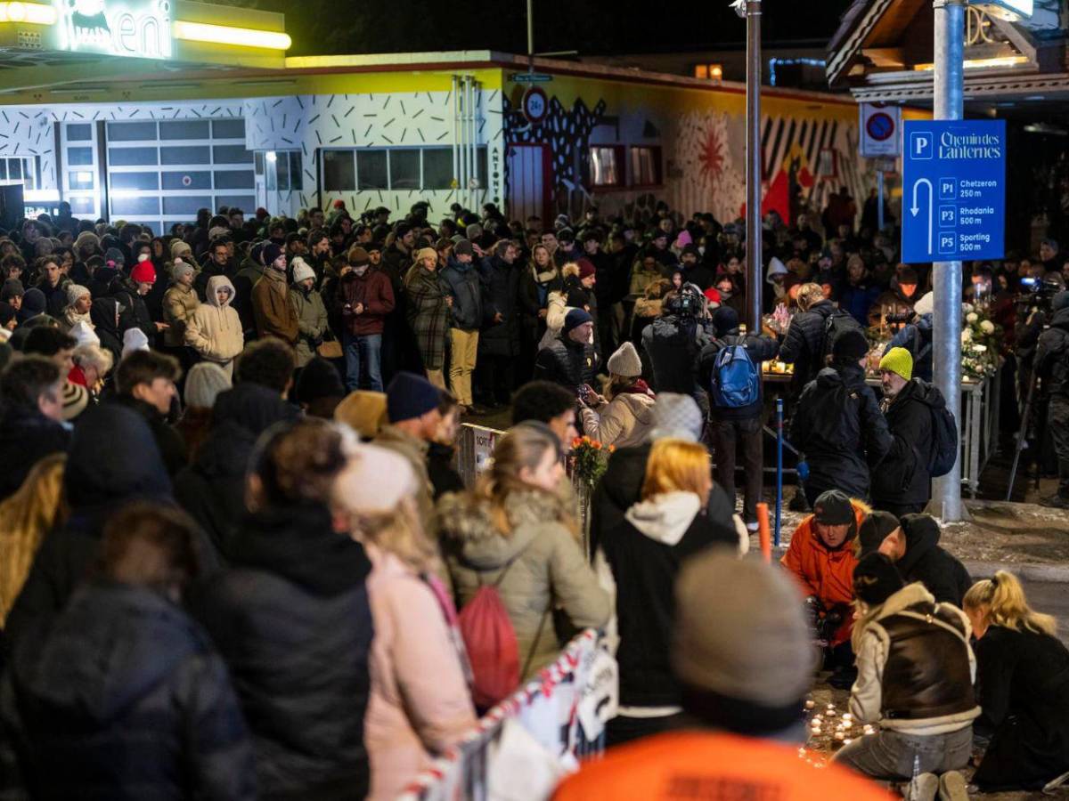 Vigilia recuerda a las víctimas del incendio de Crans Montana, Suiza