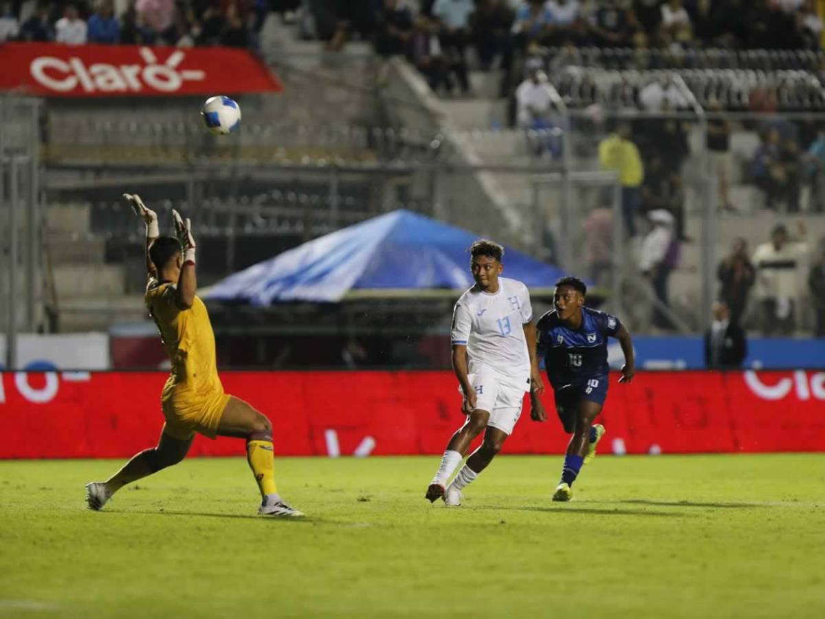 Lo que hizo la pareja del año, lindas chicas y bronca: Postales del triunfo de Honduras vs Nicaragua