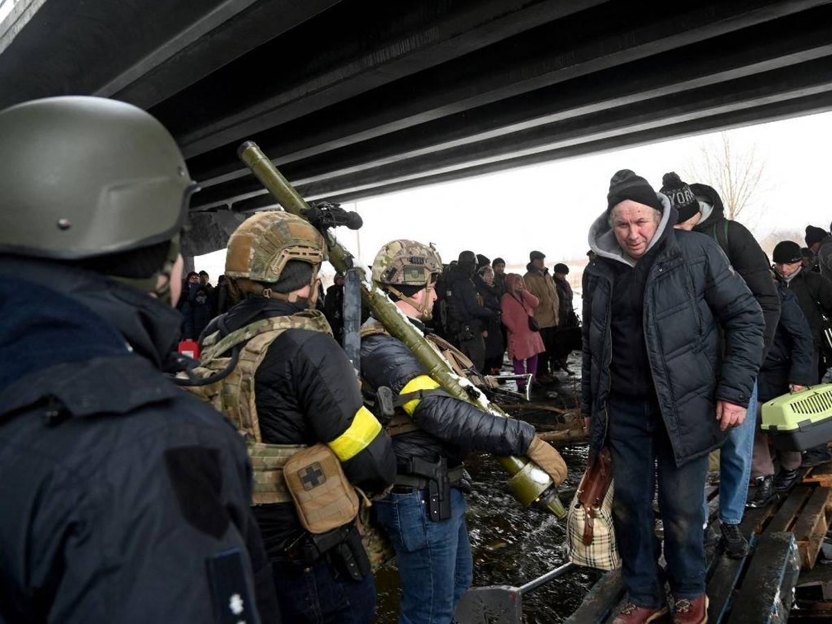 Ucrania comienza a evacuar civiles en nuevo intento de instaurar corredores humanitarios