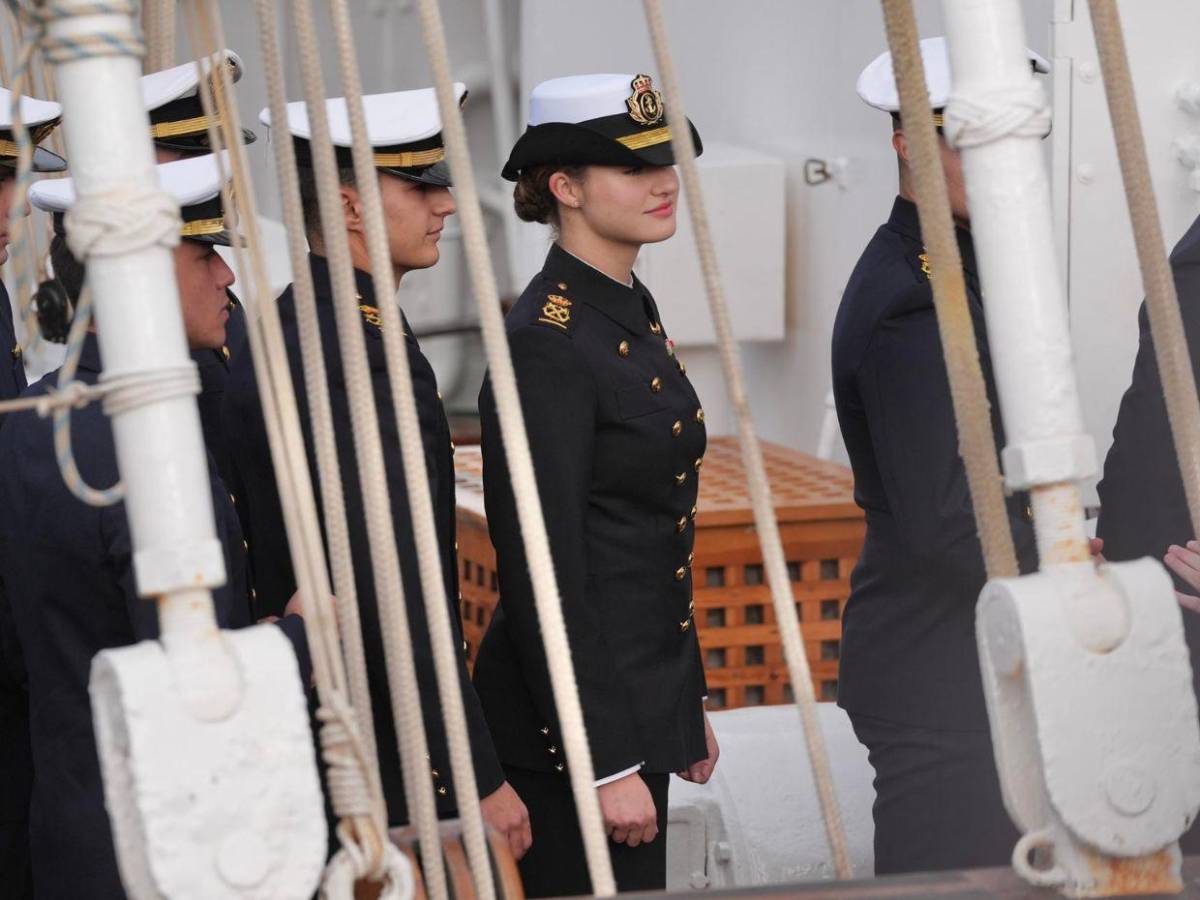 Princesa Leonor se embarca en el buque Elcano; estará en alta mar seis meses Princesa Leonor se embarca en el buque Elcano; estará en alta mar seis meses