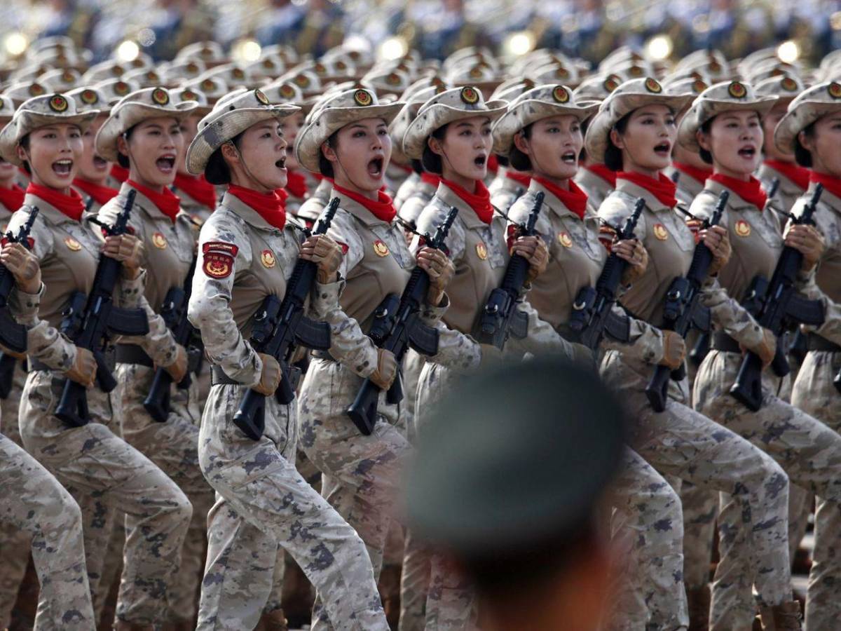 China saca músculo en un desfile militar en el que advierte de su imparable avance