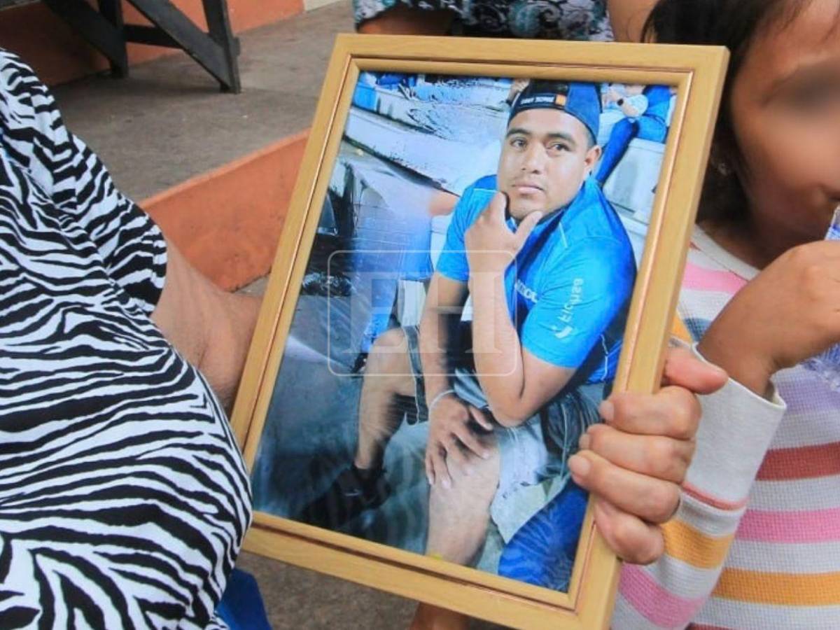Entre dolor y llanto retiran el cuerpo de Kevin Cruz, joven que mataron en Comayagüela