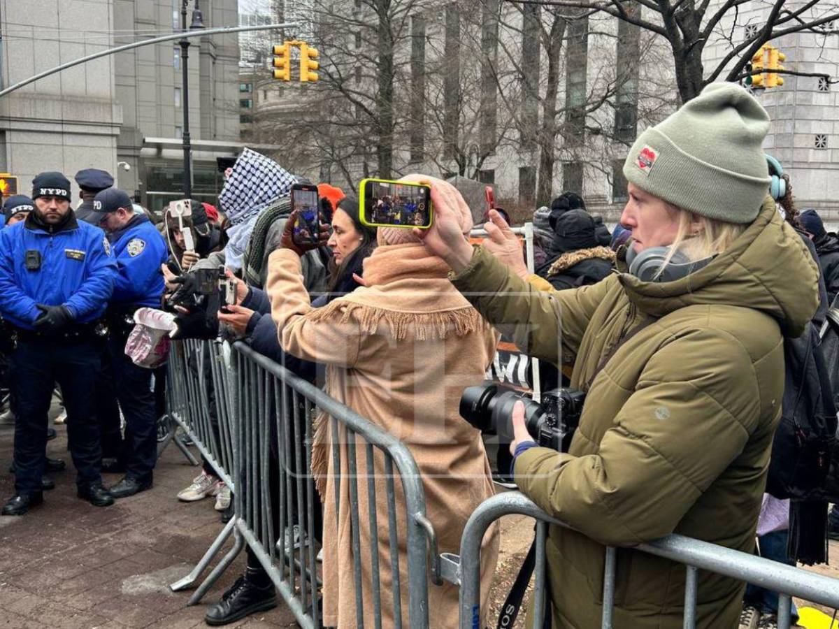 Protestan en Nueva York durante la audiencia contra Nicolás Maduro y su esposa
