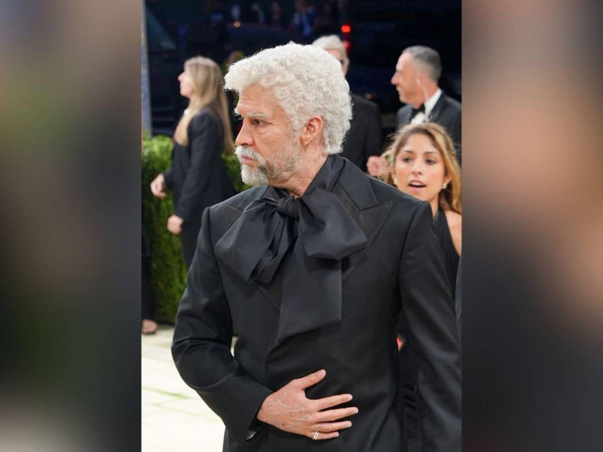 Como anciano, Bad Bunny cautiva con su yo del futuro en Met Gala