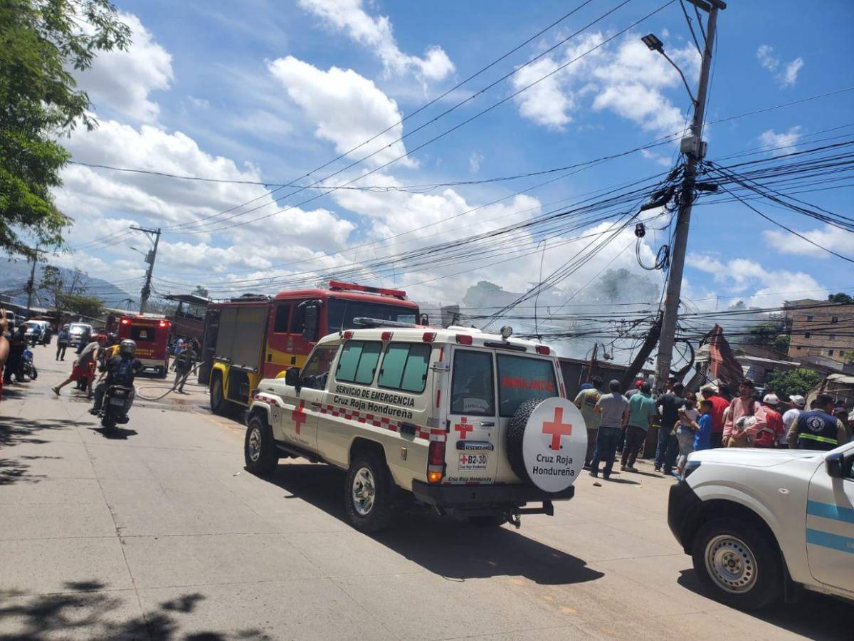Dolor de familiares en escena del accidente de volqueta en Villa Nueva de la capital