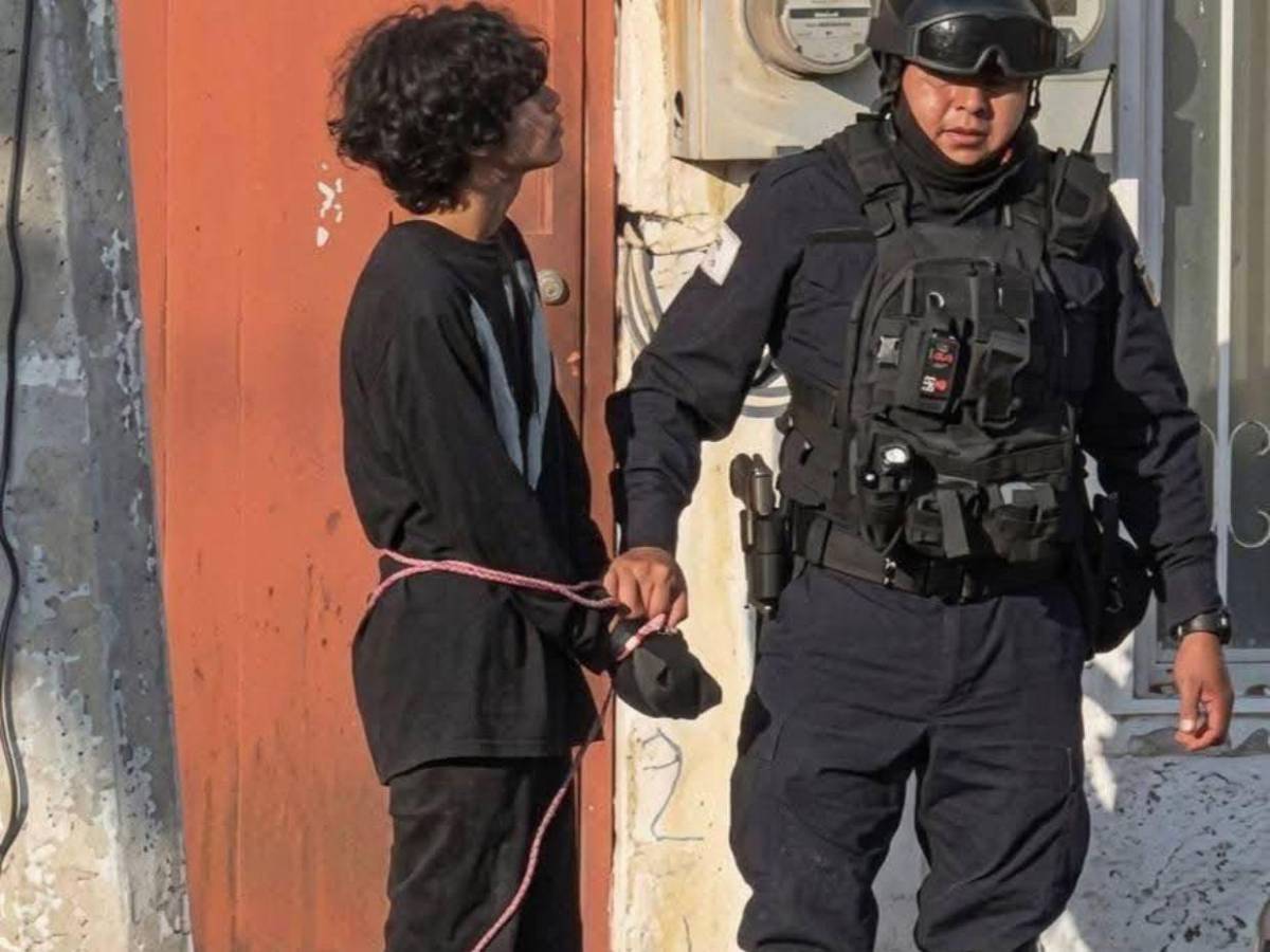 Osmer, estudiante de 15 años que mató a dos maestras con rifle de asalto en Michoacán