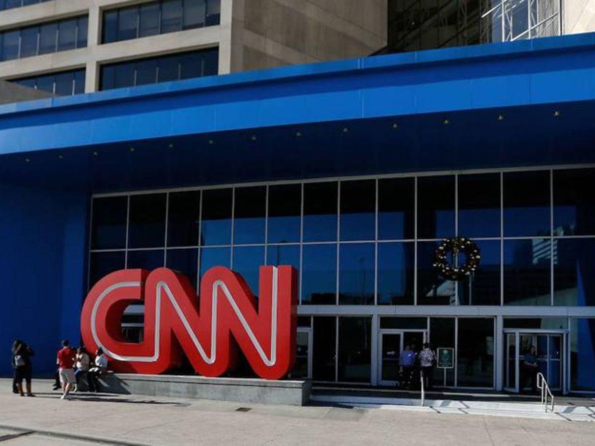 Presentadores de CNN no podrán beber alcohol en vivo para Año Nuevo