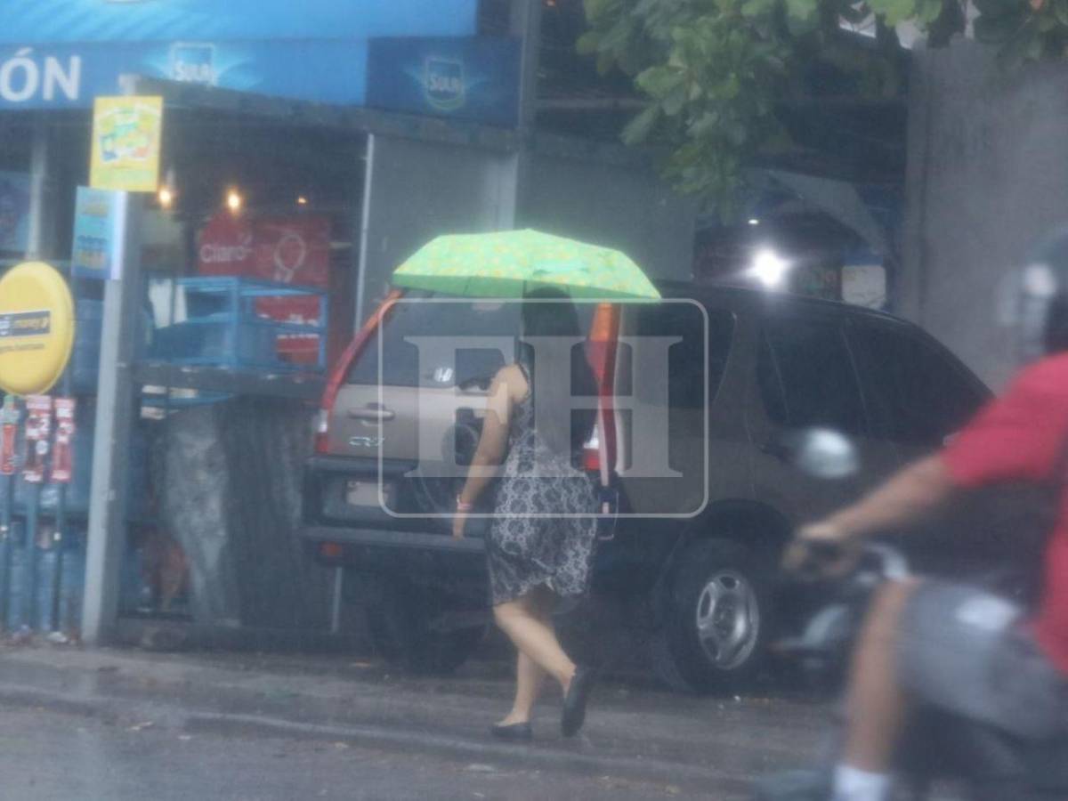 ¡La espera terminó! Fuertes lluvias caen sobre la capital