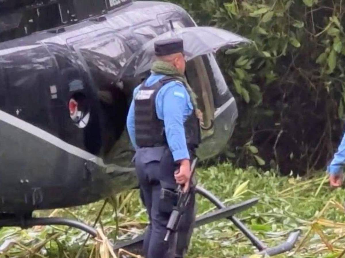 Imágenes del aterrizaje forzoso del helicóptero donde iba Xiomara Castro en Santa Cruz de Yojoa
