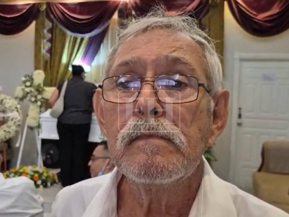 Le pegaron varios disparos; yo lo estoy palpando: el doloroso clamor del padre de Milton Rápalo durante el velorio