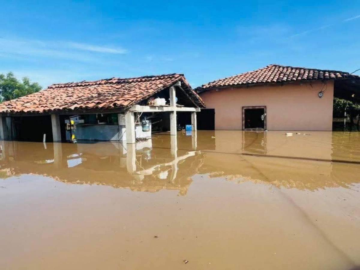 El Cubulero bajo el agua tras lluvias recientes; son al menos 63 viviendas inundadas