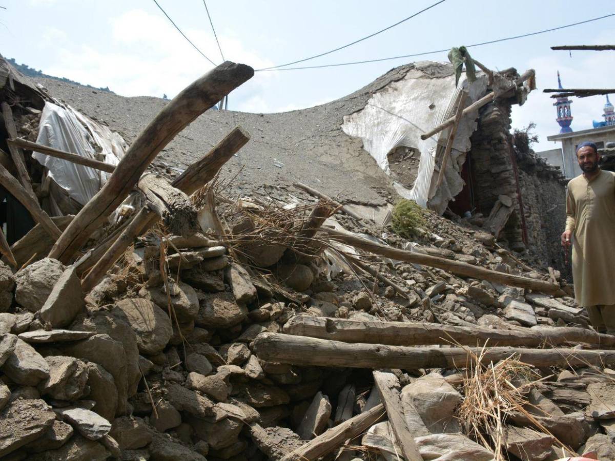 Los muertos por el terremoto de Afganistán superan los 1,400