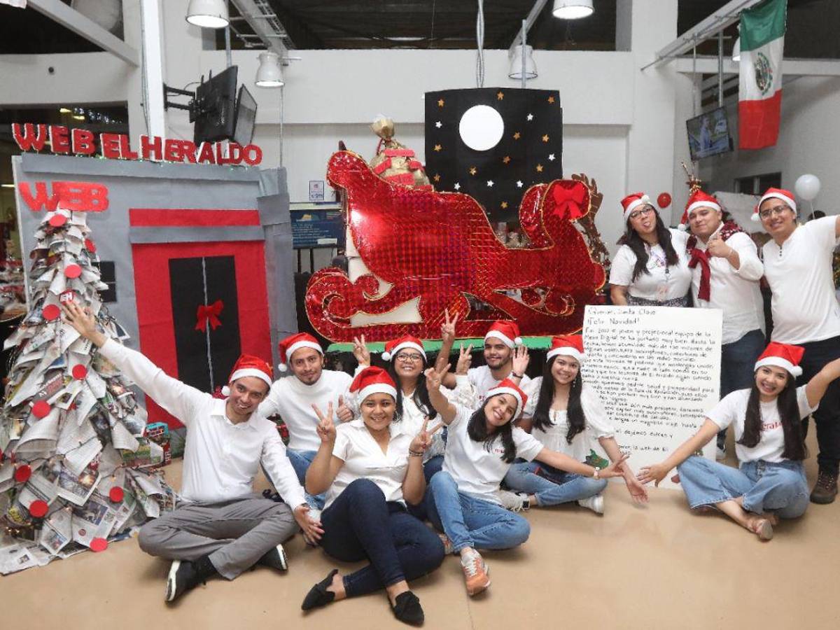 Los periodistas de la web de EL HERALDO vistieron del mismo color y con gorros de la temporada.