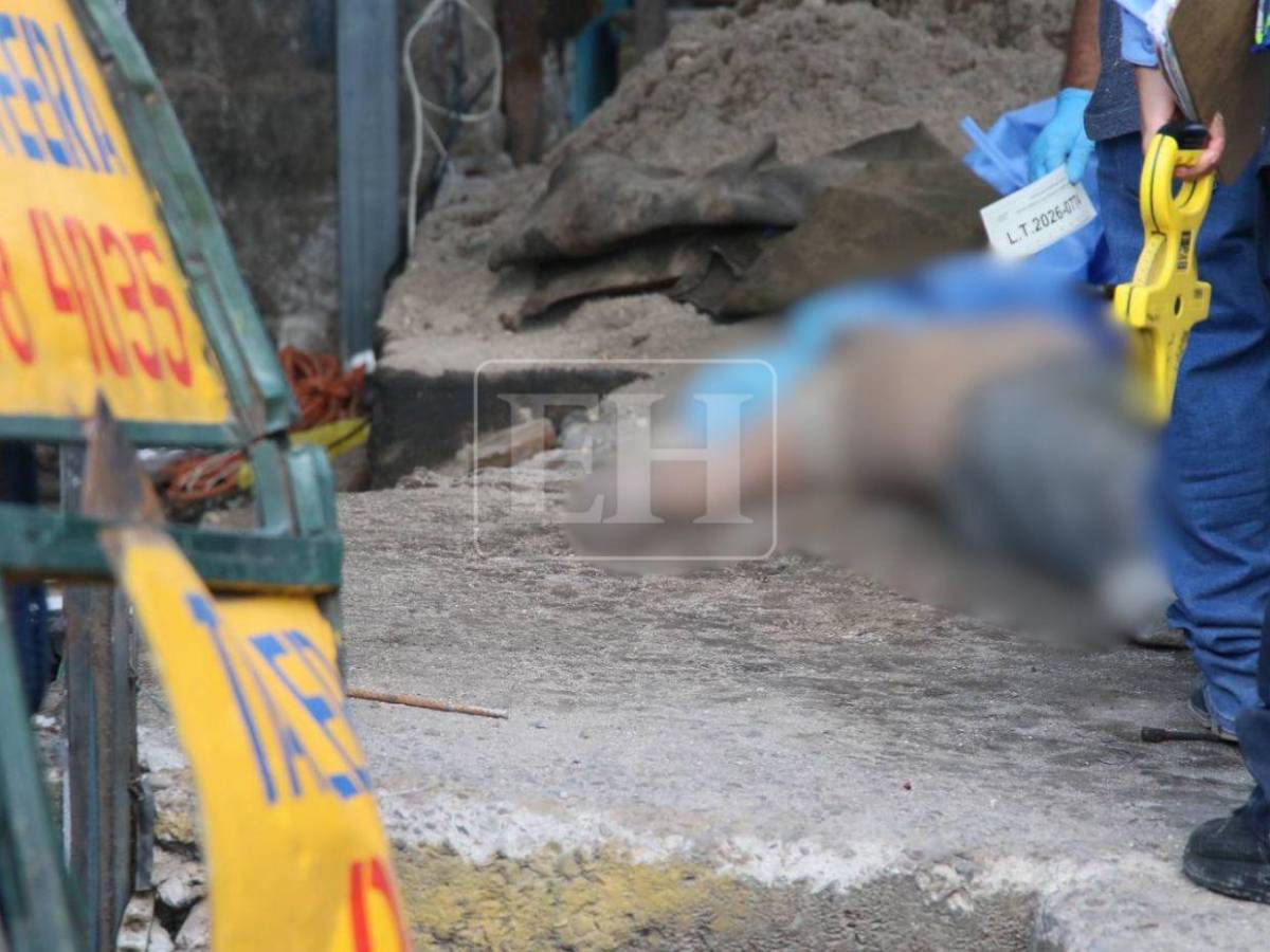 Comienzan a retirar los cuerpos de las víctimas del accidente en Villa Nueva