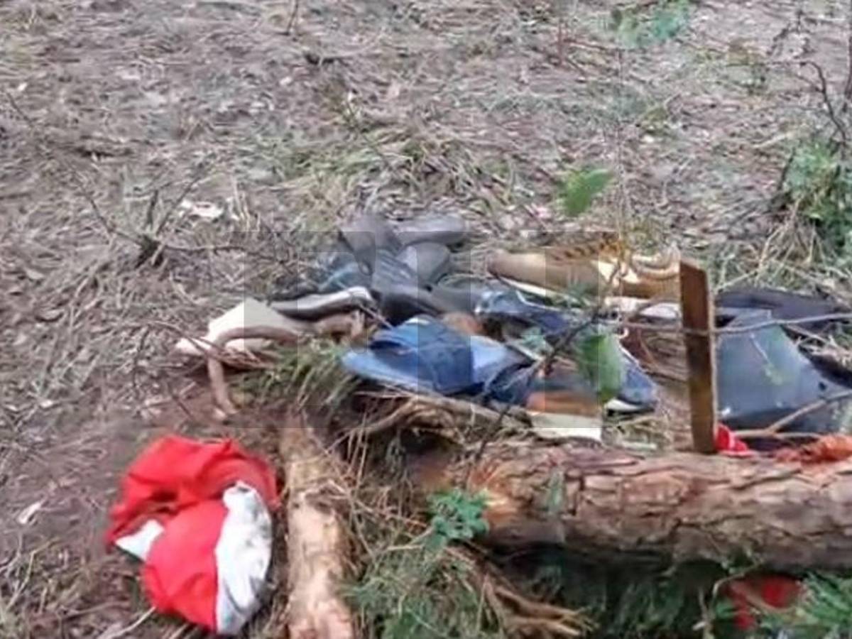 Zapatos, banderas y vidas destrozadas, evidencias en sitio del accidente en Santa Bárbara