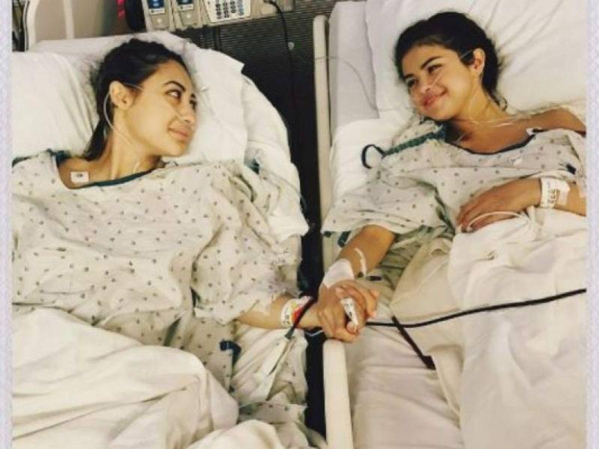 Esta fue la imagen de Francia y Selena antes de entrar al quirófano para el trasplante.