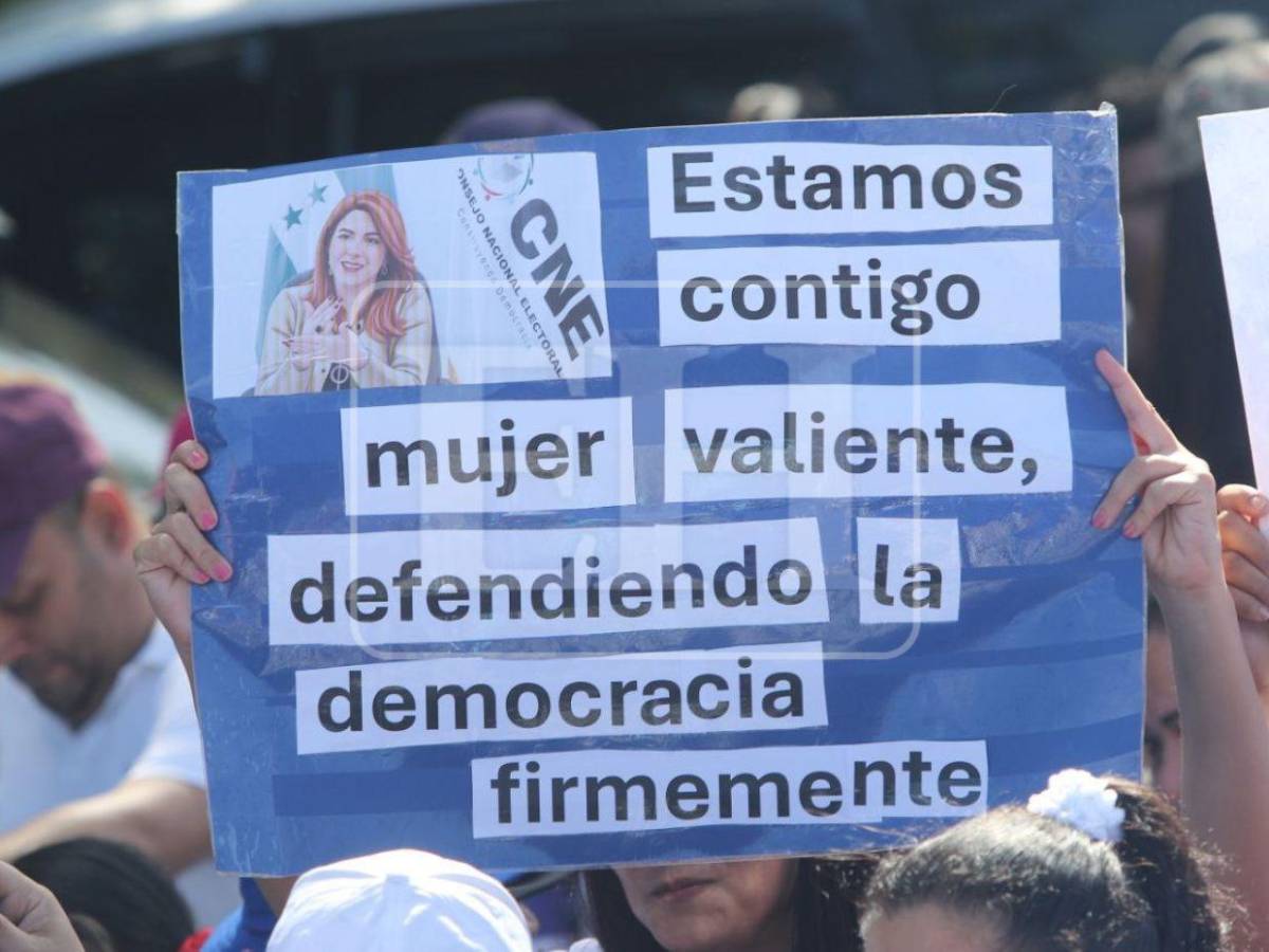 Por la libertad y la democracia, cientos de simpatizantes llegan a la movilización del Partido Nacional