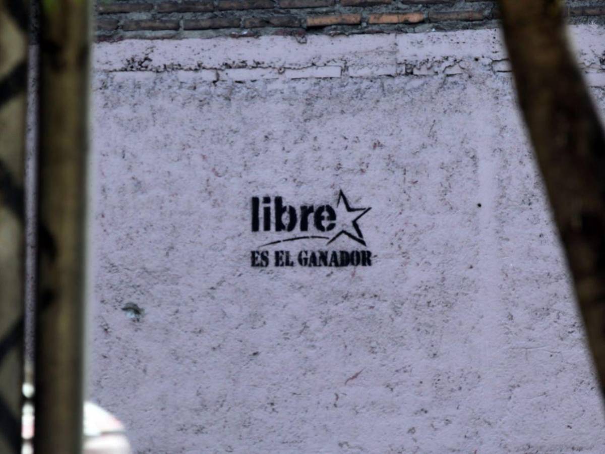 “Regresar a la narcodictadura, ¡jamás!”: invaden la capital con grafitis políticos previo a elecciones
