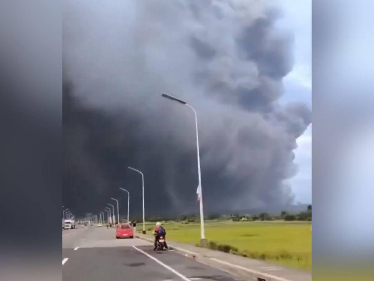Imágenes de la actividad del volcán Mayón: Evacuan a 1,500 familias en Filipinas