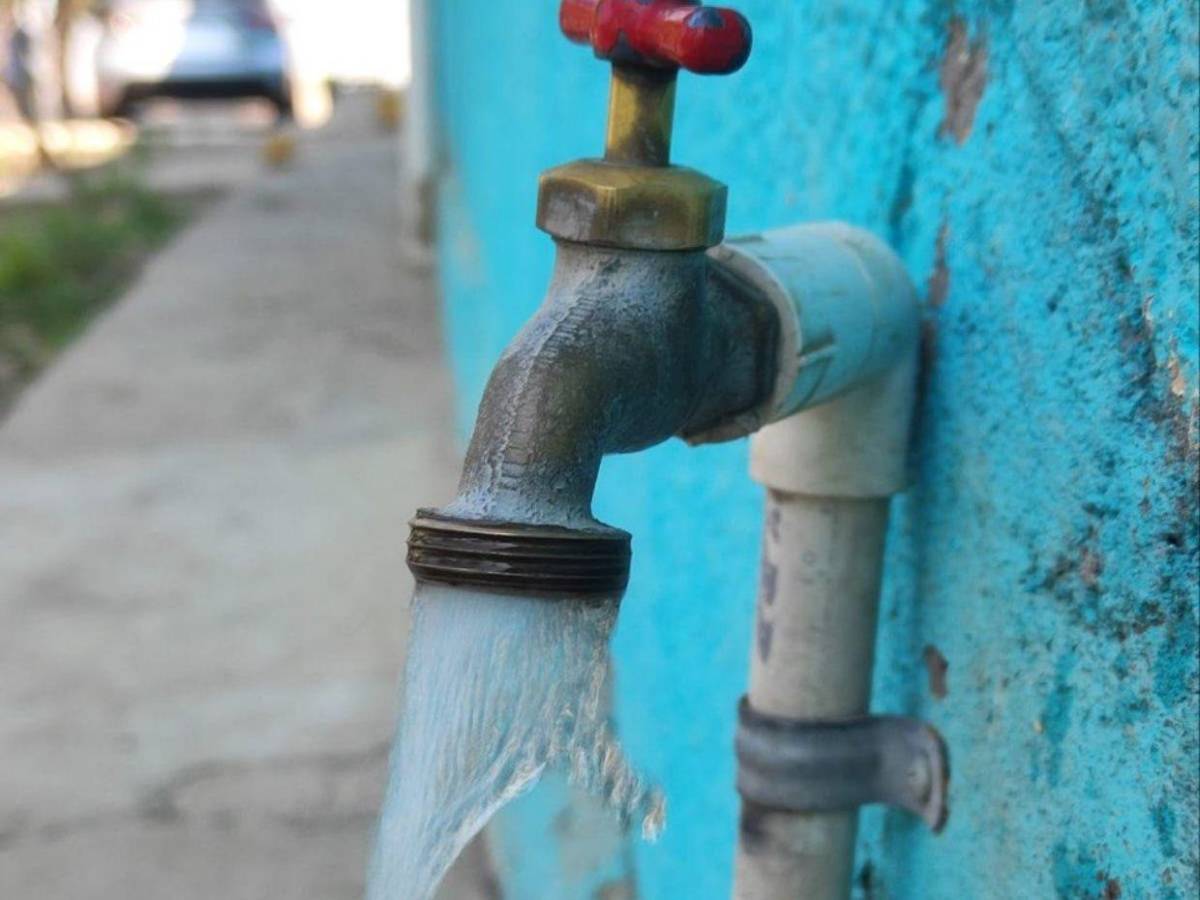 Agua cada nueve días: canícula y El Niño agravan la crisis en la capital