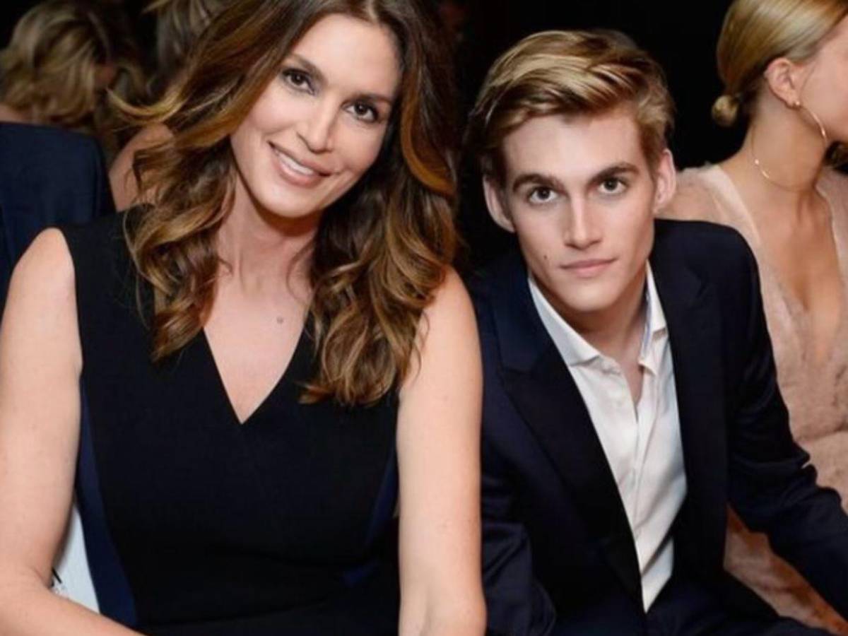 Heredó hasta su icónico lunar: el parecido entre Cindy Crawford y su hijo Presley Gerber, quien murió