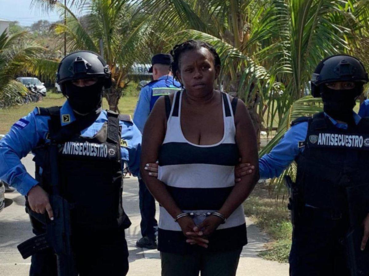 Detienen a mujer en Roatán que fingió su secuestro para pagar una deuda