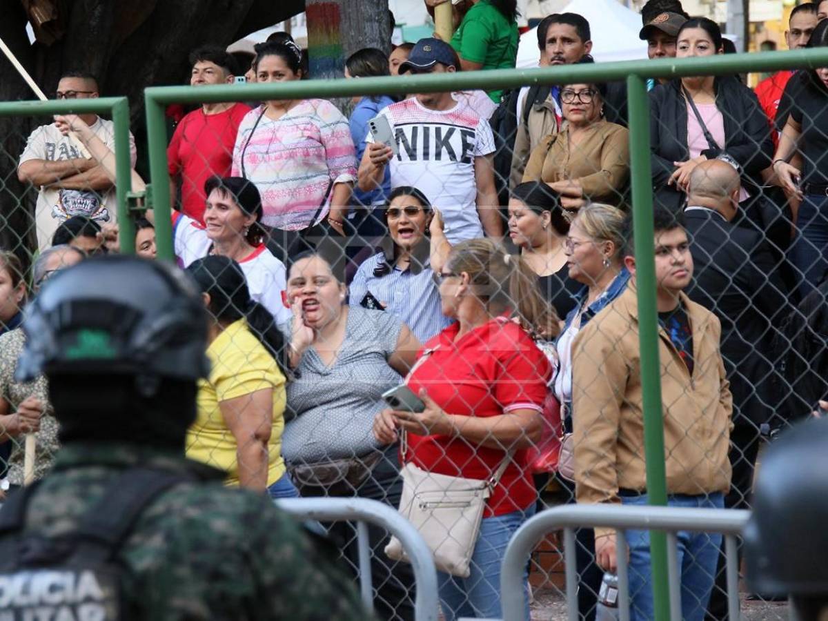 Colectivos de Libre presentes en bajos del Congreso Nacional tras convocatoria de Redondo