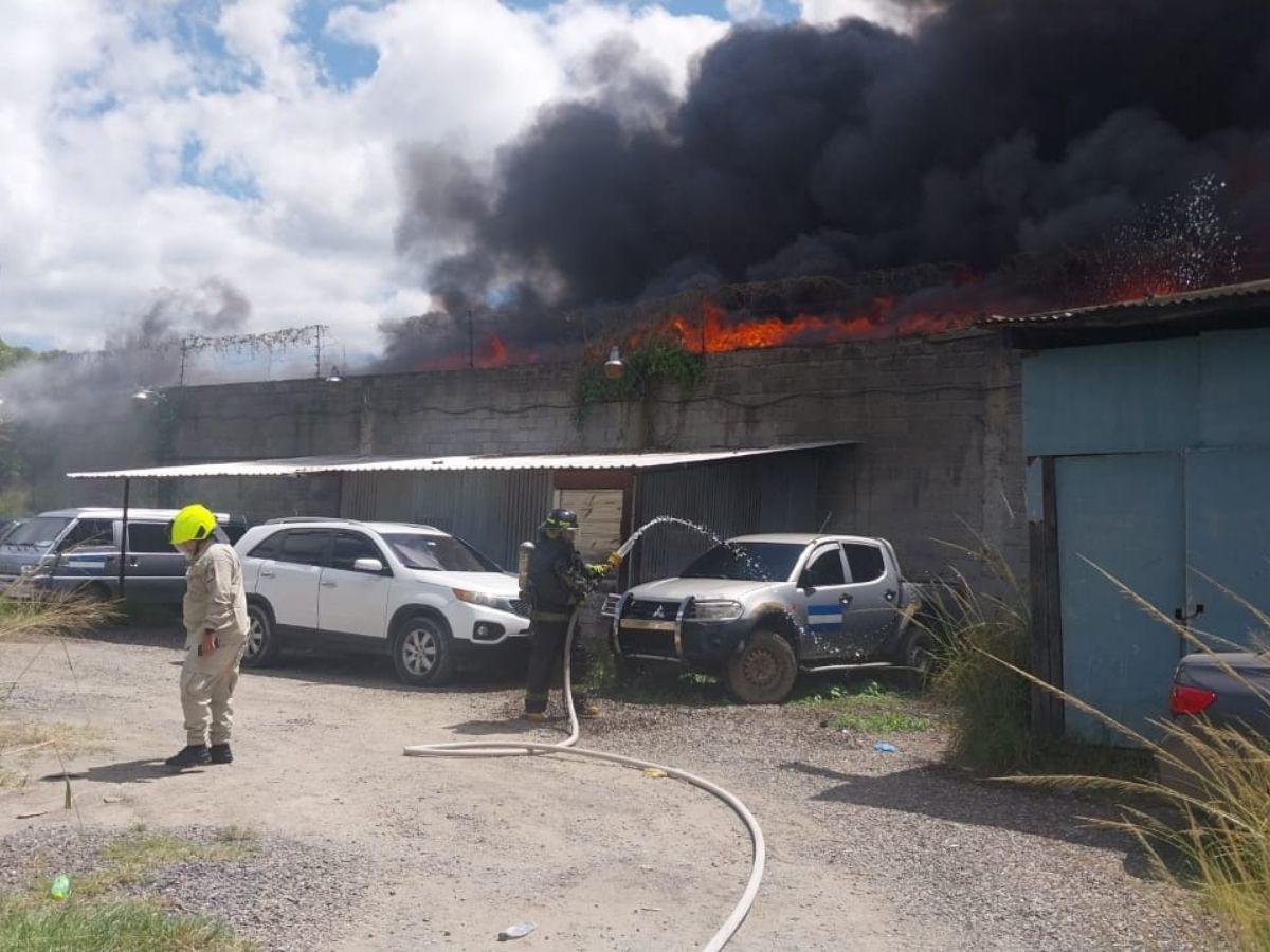 Las imágenes del pavoroso incendio en la colonia El Prado Las imágenes del pavoroso incendio en la colonia El Prado