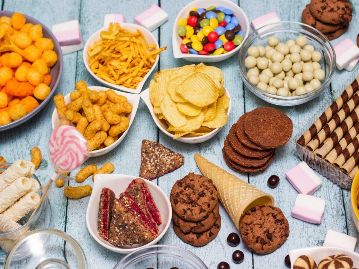 ¿Qué alimentos debes evitar para prevenir el cáncer de colon? Esto dicen expertos