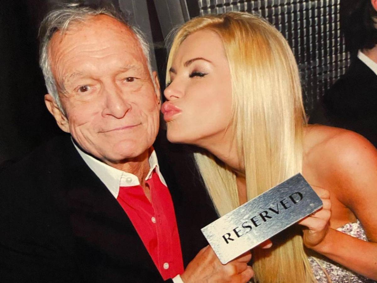 Viuda de Hugh Hefner revela quién era el visitante habitual de la Mansión Playboy