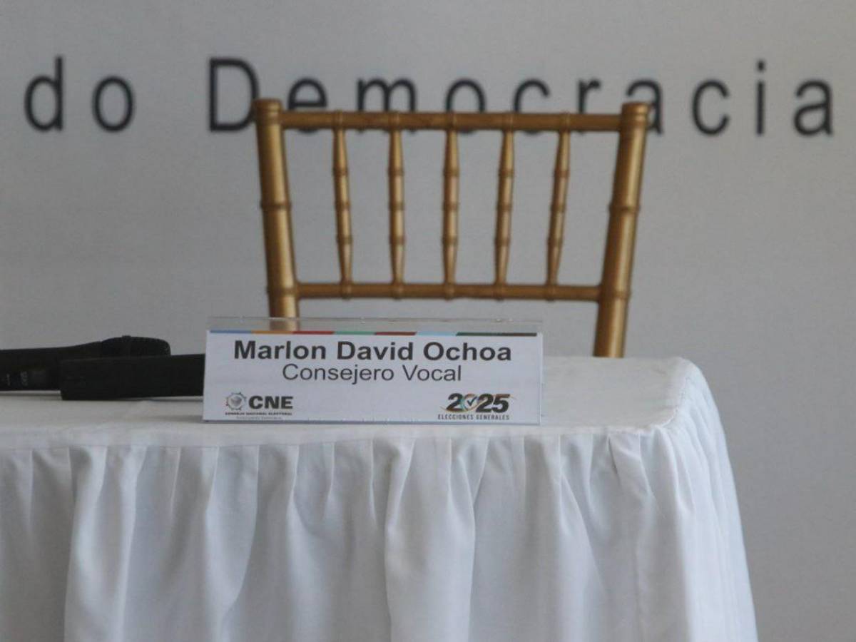 Con ausencia del tercer consejero, CNE avanza en licitación de sistema biométrico