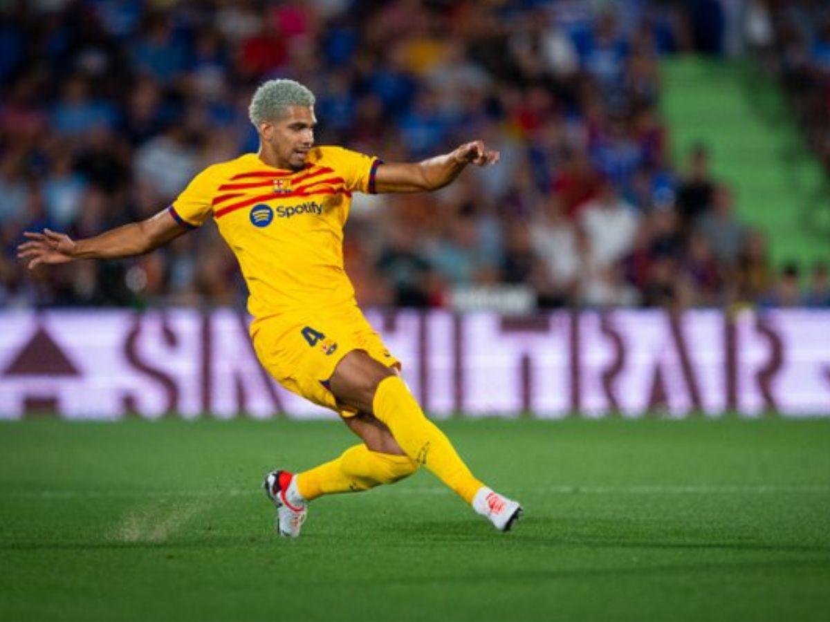 Barcelona derrota por la mínima al Real Sociedad y Araujo celebra su gol a lo grande