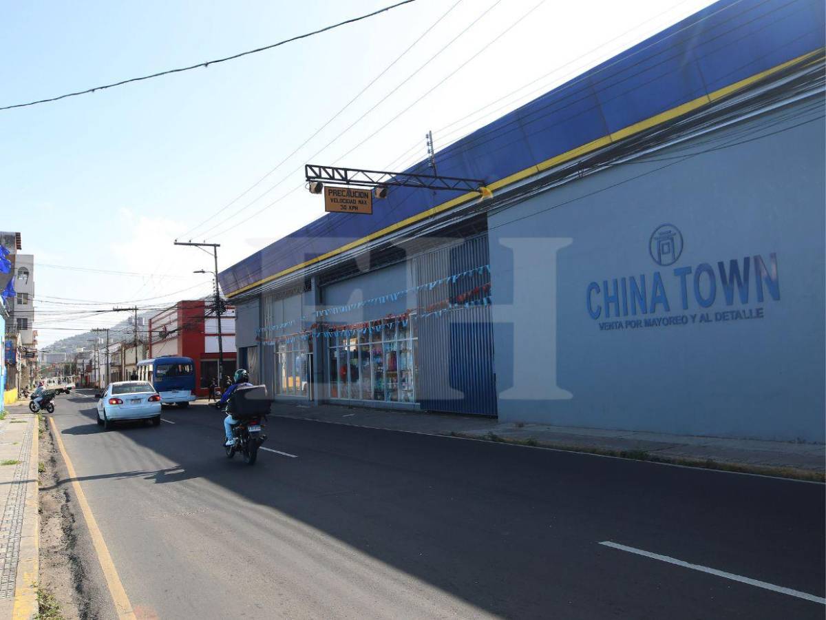 Competencia desleal: Comercios chinos van ganando terreno en la capital