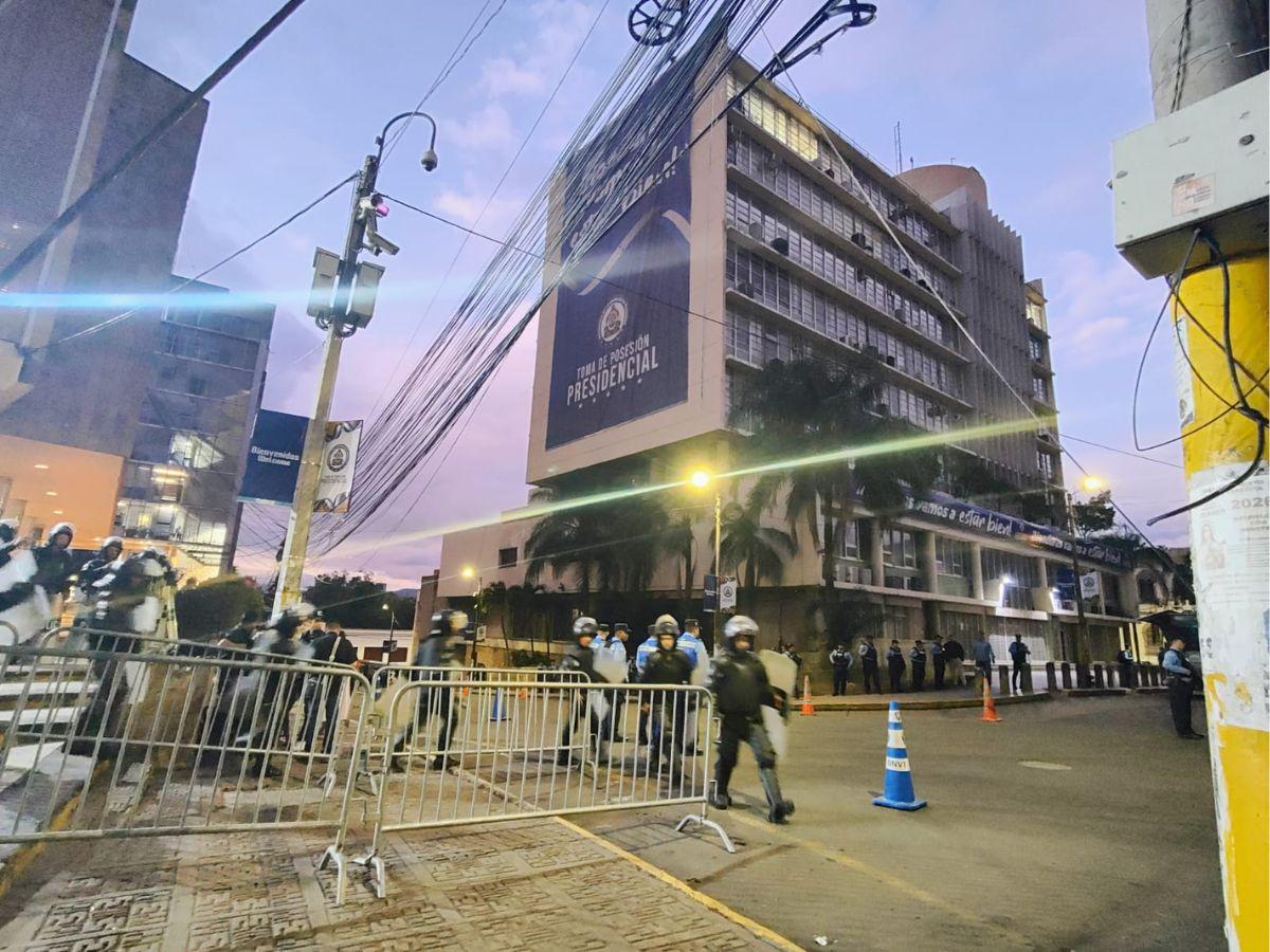 Hasta francotiradores: fuerte operativo de seguridad por toma de posesión de Nasry Asfura