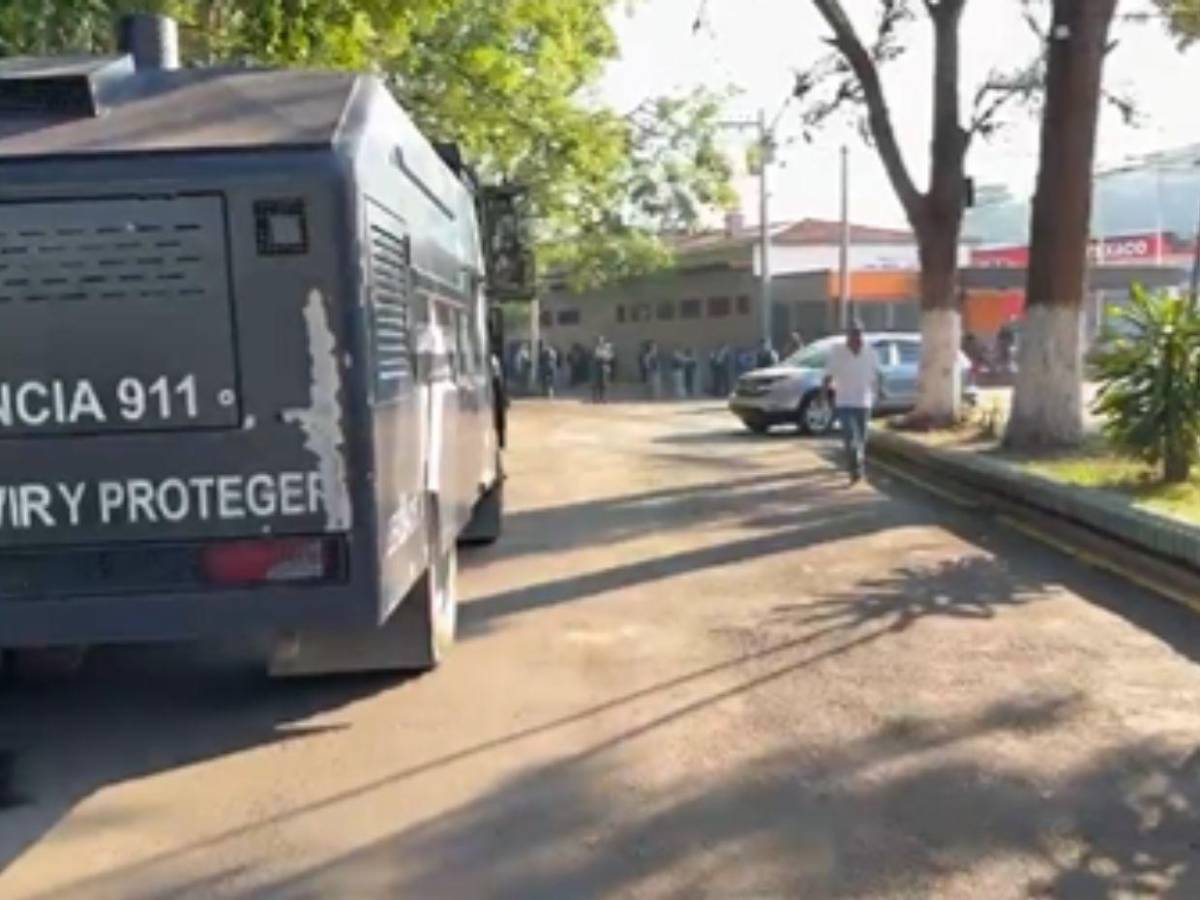 Fuerte resguardo policial en sede del Partido Nacional durante marchas del 1 de mayo