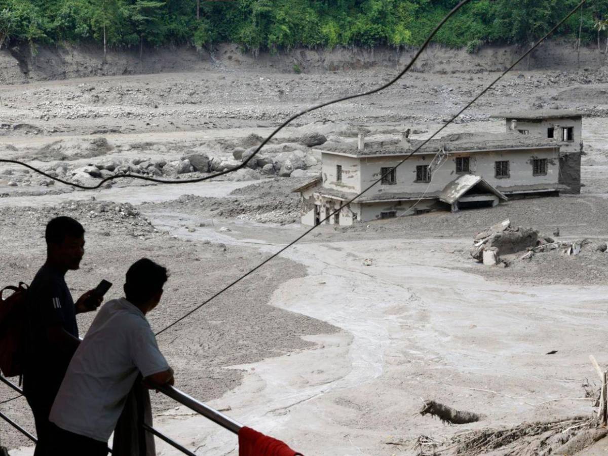 Casi 100 muertos y más de 700 desaparecidos: el desastre de la riada en Nepal