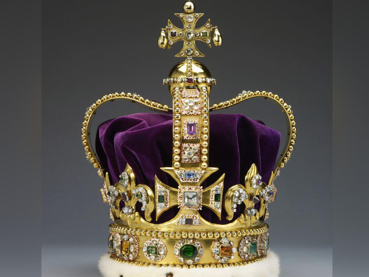 Modificarán la corona de San Eduardo para Carlos III