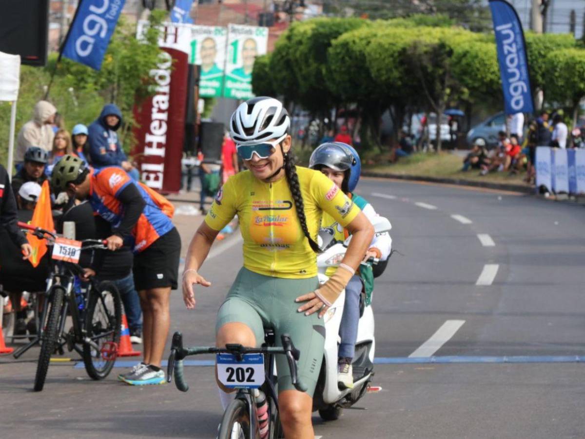 Karen Amaya se convierte en la bicampeona de la élite femenina en la Vuelta EL HERALDO 2025