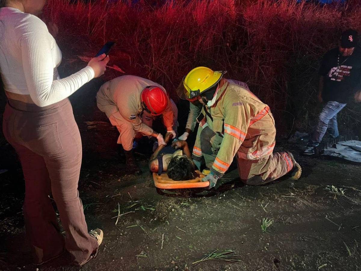Quedó atrapado en un árbol: las imágenes del brutal accidente que deja dos muertos en Jutiquile