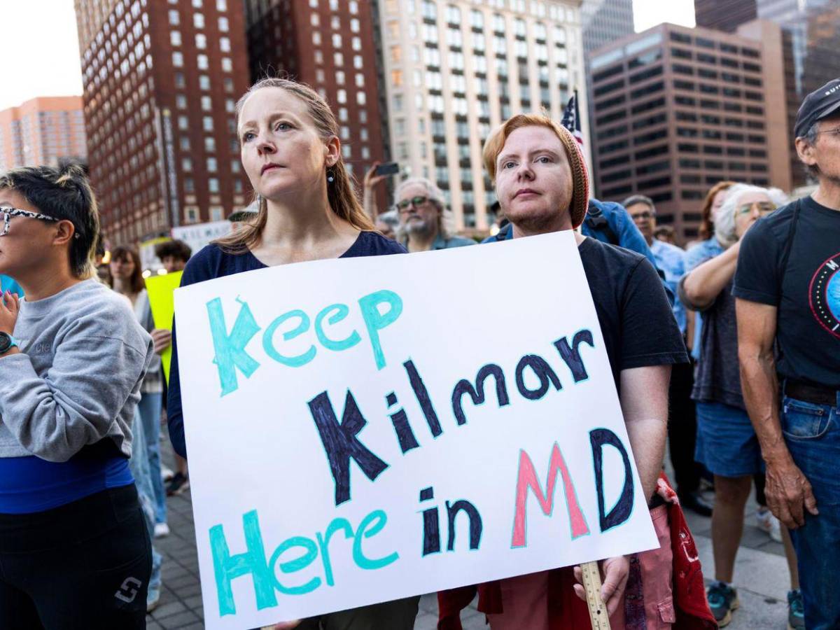 Protestan ante corte donde Kilmar Ábrego fue detenido tras audiencia