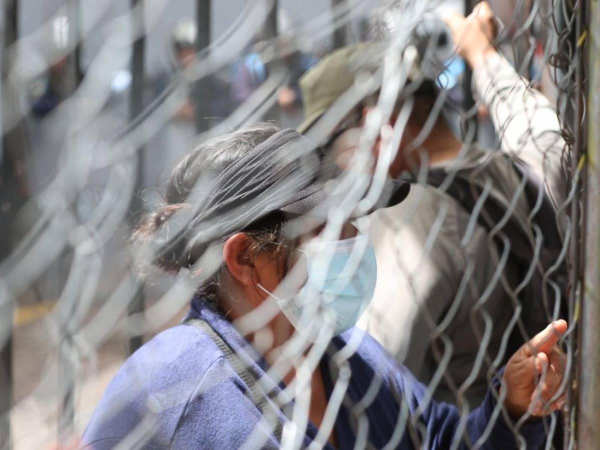 Amenazas a muerte y patronato impuesto: Vecinos de Lomas del Diamante protestan frente a la Alcaldía